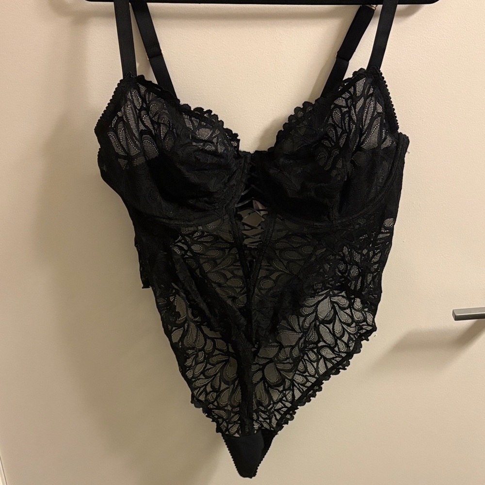 Chic Black Lace Chemise